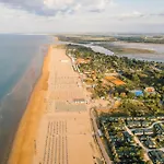 Bright Garden Near The Sea شقة بيبيوني